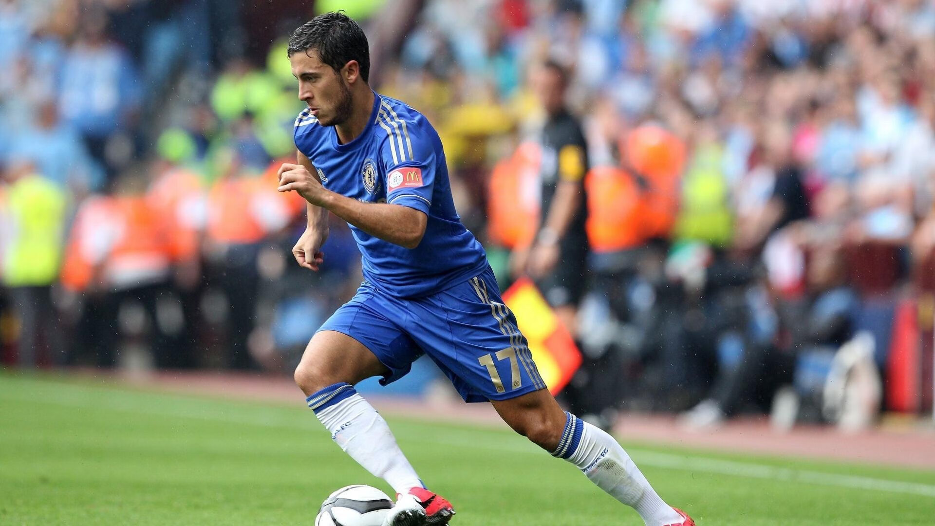 欧洲冠军联赛淘汰赛打响，豪门球队展开激烈争夺，2010～2011欧洲冠军联赛花落谁家